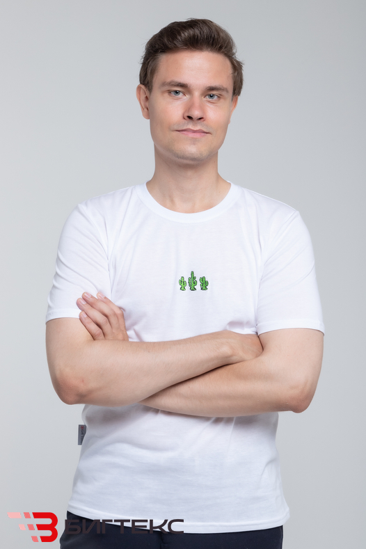 Футболка с вышивкой 